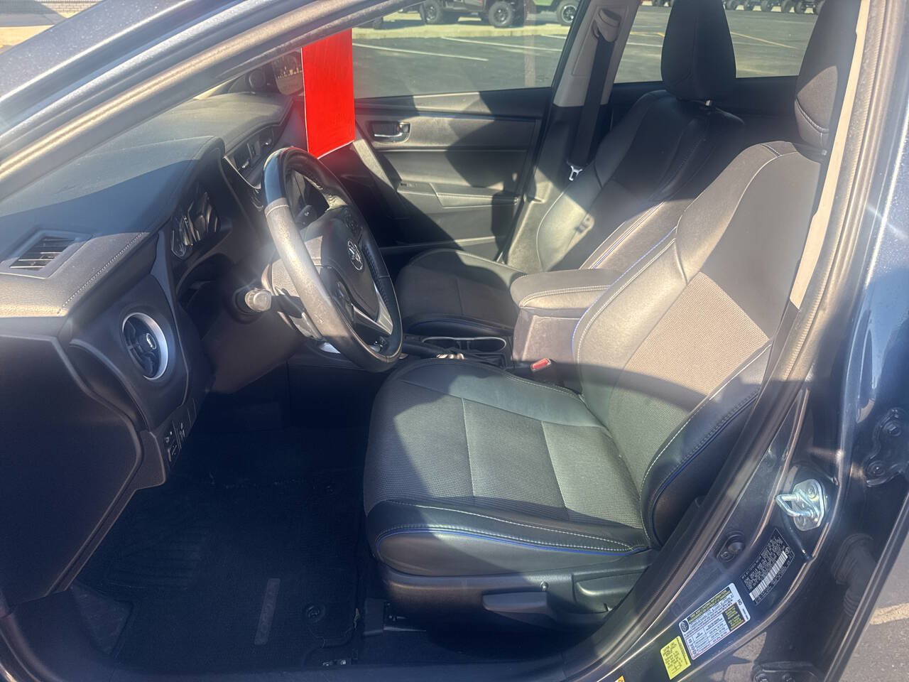 Used 2017 Toyota Corolla SE w/ Carpet Mat Package (TMS) FWD image 13
