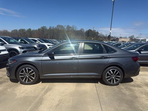 New 2026 Volkswagen Jetta SE FWD image 8