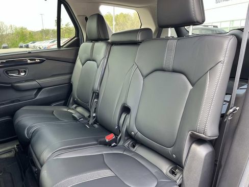 Used 2025 Honda Pilot Touring image 19