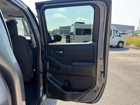 Certified 2025 Nissan Frontier SV RWD image 15