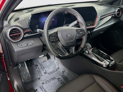 Used 2026 Chevrolet Trax RS image 9