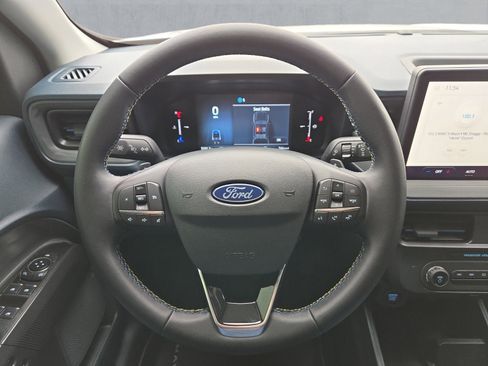 Certified 2025 Ford Maverick Lobo image 13