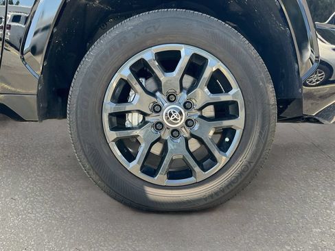 Used 2024 Toyota Tundra Platinum AWD/4WD image 30