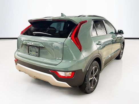 Used 2025 Kia Niro EX FWD image 7