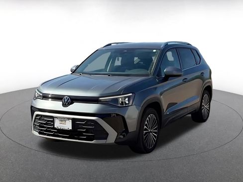 Used 2025 Volkswagen Taos SE FWD image 7