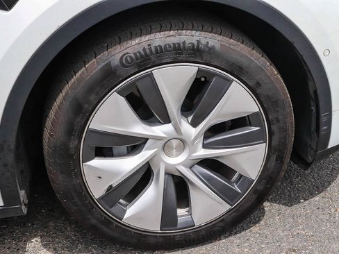 Used 2022 Tesla Model Y Long Range AWD/4WD image 14
