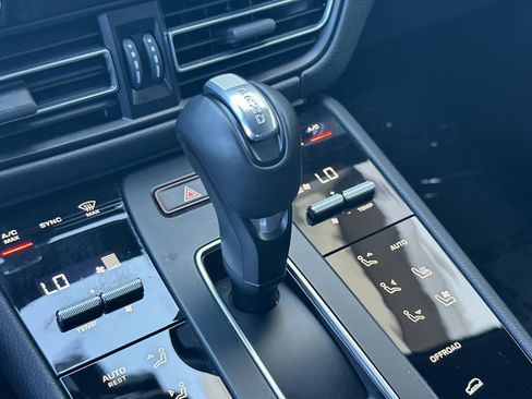 Certified 2026 Porsche Macan AWD/4WD image 22