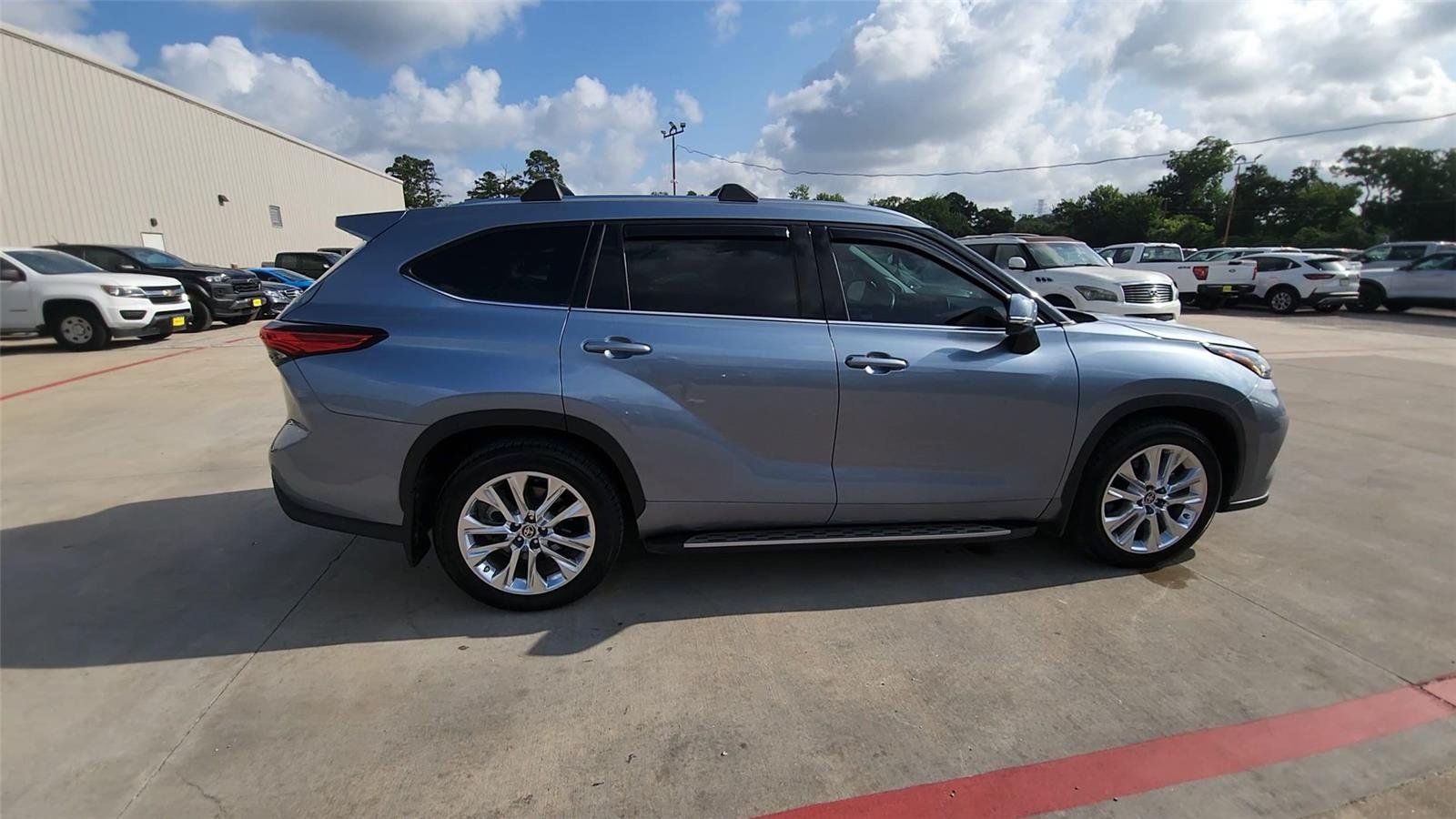 Used 2021 Toyota Highlander Limited FWD image 9