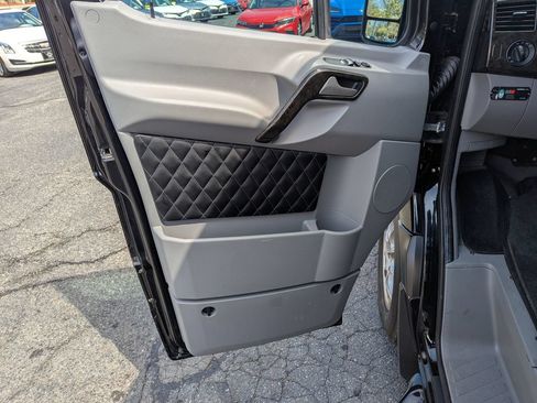 Used 2017 Mercedes-Benz Sprinter 2500 image 10