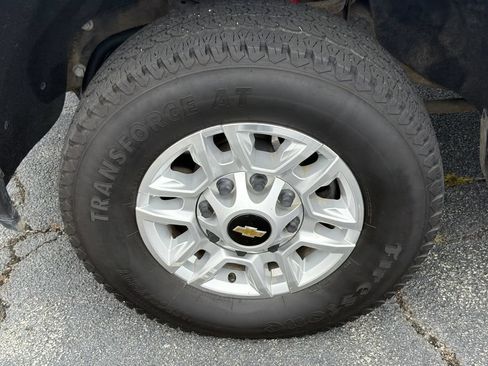 Used 2022 Chevrolet Silverado 2500 LT AWD/4WD image 12