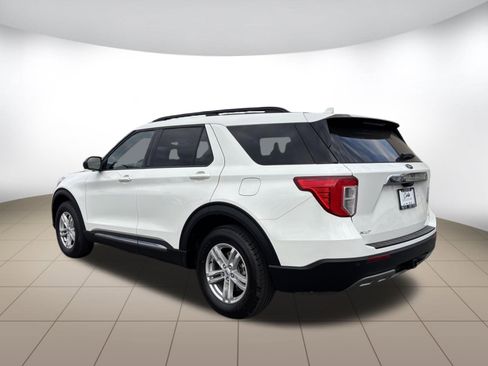 Used 2022 Ford Explorer XLT AWD/4WD image 5