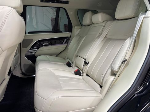 Used 2024 Land Rover Range Rover SE image 28