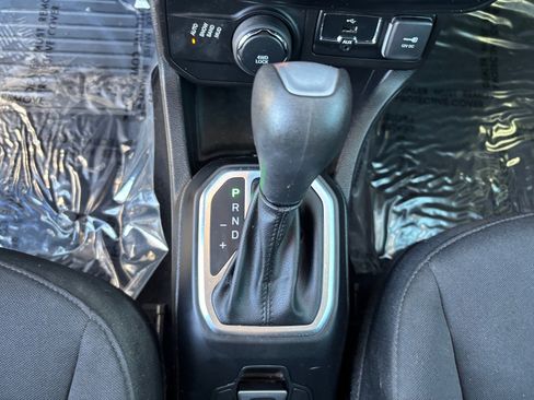 Used 2019 Jeep Renegade Latitude w/ Popular Equipment Group image 28