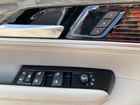 Used 2022 Jeep Wagoneer Series II AWD/4WD image 28