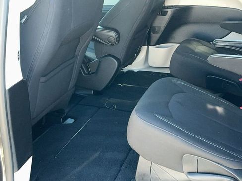 Used 2023 Chrysler Voyager LX image 13