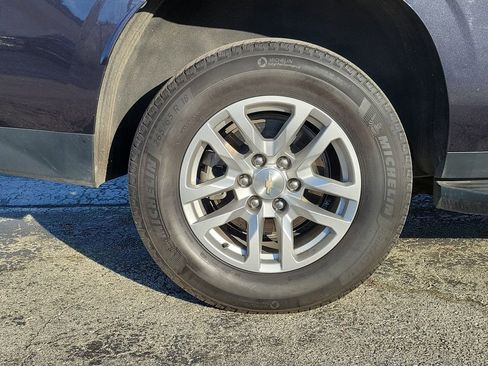 Used 2024 Chevrolet Suburban LT image 5