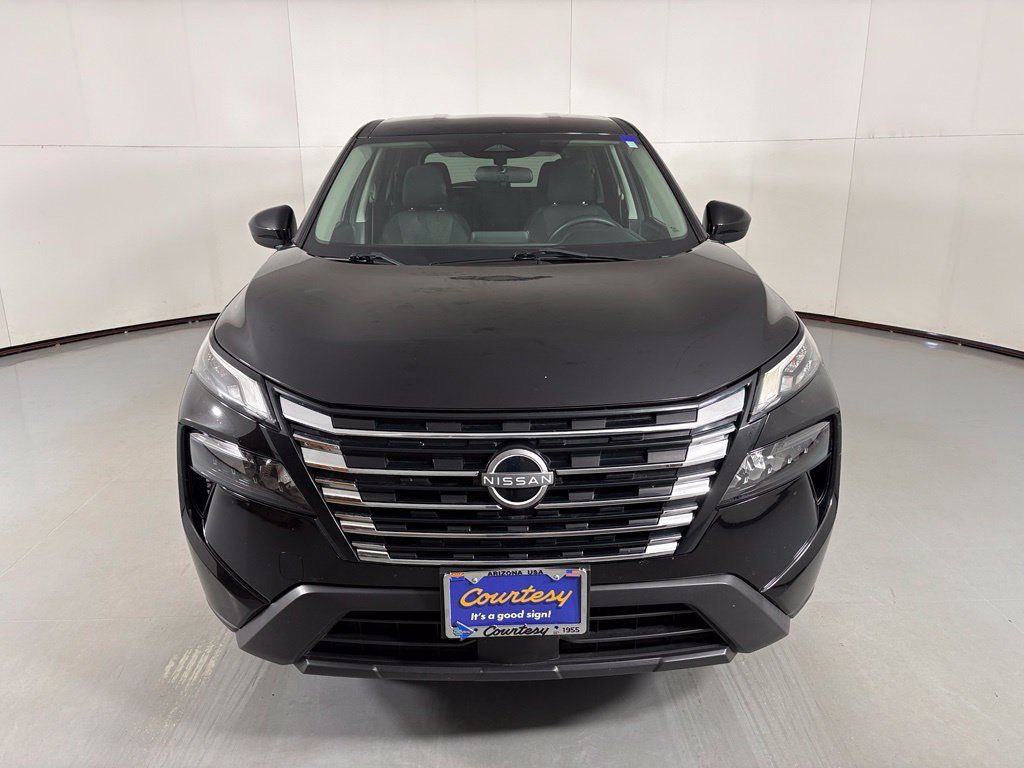 Used 2024 Nissan Rogue SV FWD image 3