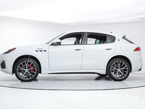 New 2026 Maserati Grecale Modena AWD/4WD image 2