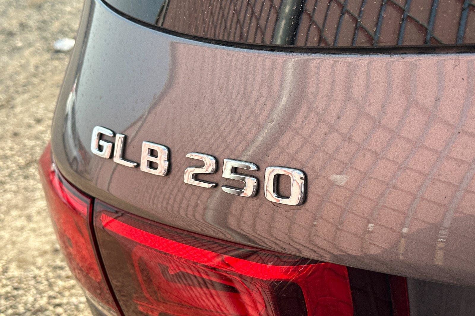 Used 2022 Mercedes-Benz GLB 250 4MATIC w/ Premium Package Lite image 6