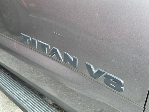 Used 2018 Nissan Titan SV w/ SV Convenience Package RWD image 4