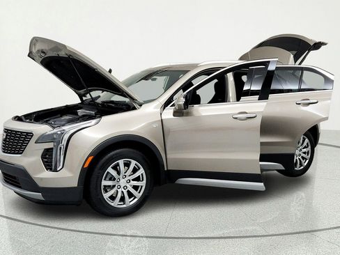 Used 2023 Cadillac XT4 Premium Luxury w/ Cold Weather Package AWD/4WD image 9
