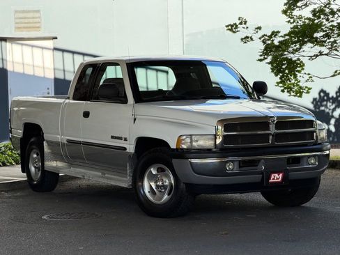Used 2001 Dodge Ram 1500 Truck 2WD Quad Cab image 1