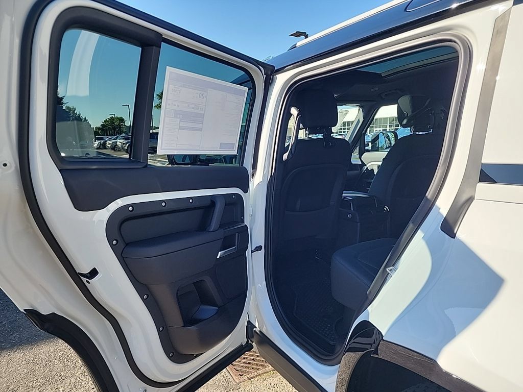 New 2026 Land Rover Defender 110 X-Dynamic SE AWD/4WD image 15