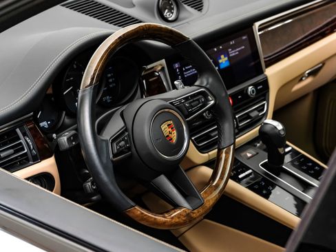 Used 2024 Porsche Macan image 20