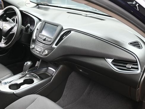 Used 2018 Chevrolet Malibu LT image 32
