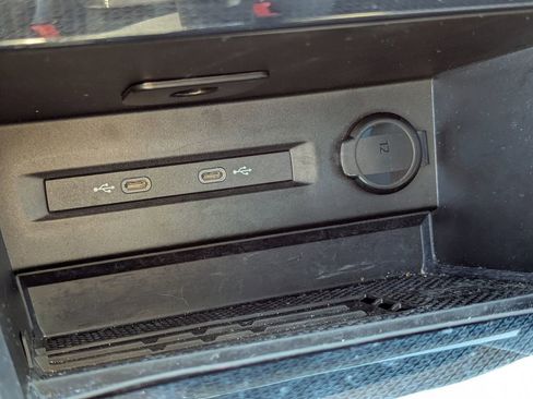 Used 2025 Volkswagen Taos SE w/ Panoramic Sunroof Package AWD/4WD image 21