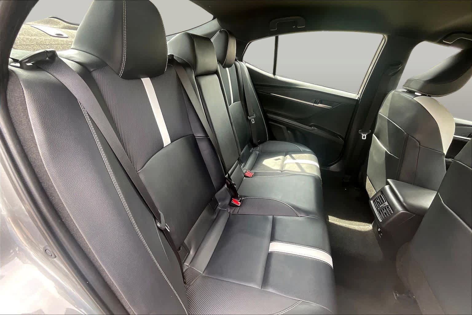 Used 2025 Toyota Camry SE FWD image 19