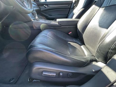 Used 2019 Honda Accord EX image 18