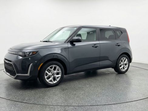 Used 2025 Kia Soul LX w/ LX Technology Package FWD image 3