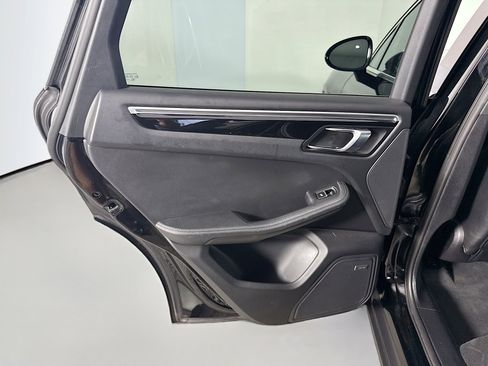 Used 2018 Porsche Macan S image 25