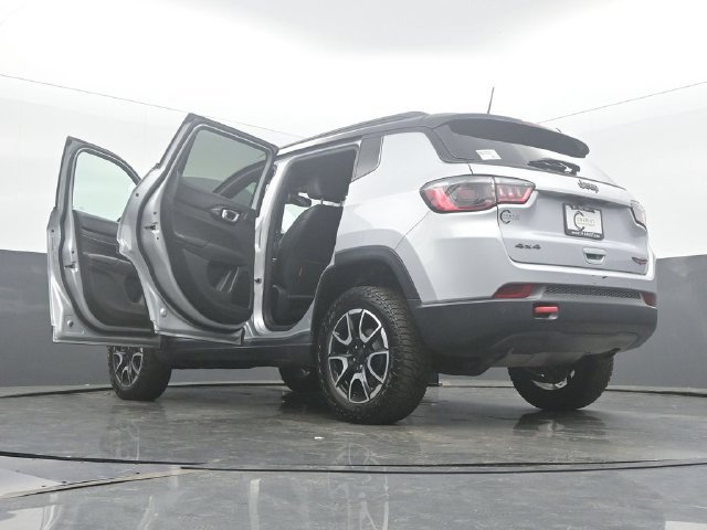 Used 2024 Jeep Compass Trailhawk w/ Sun and Sound Group AWD/4WD image 60