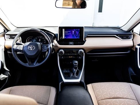 Used 2025 Toyota RAV4 XLE FWD image 28