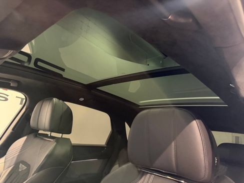 Used 2022 Bentley Bentayga AWD/4WD image 32