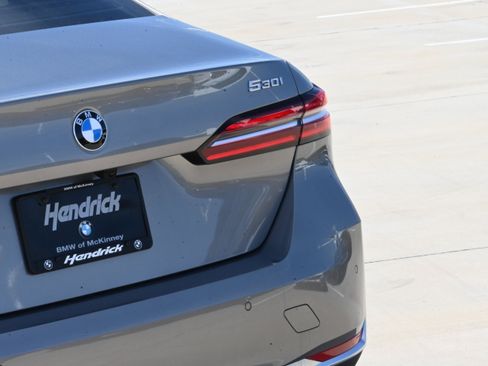 Used 2026 BMW 530i w/ Premium Package RWD image 7