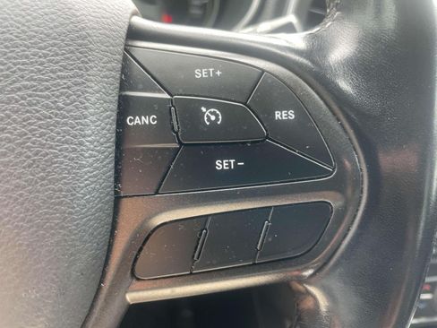 Used 2021 Jeep Cherokee Trailhawk AWD/4WD image 21