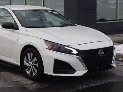 Certified 2025 Nissan Altima 2.5 S FWD image 3