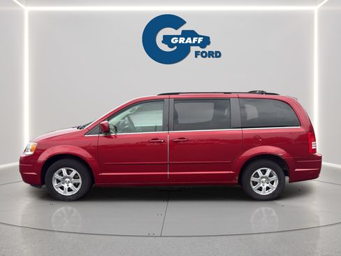 Used 2008 Chrysler Town & Country Touring w/ Family Value Group FWD image 3