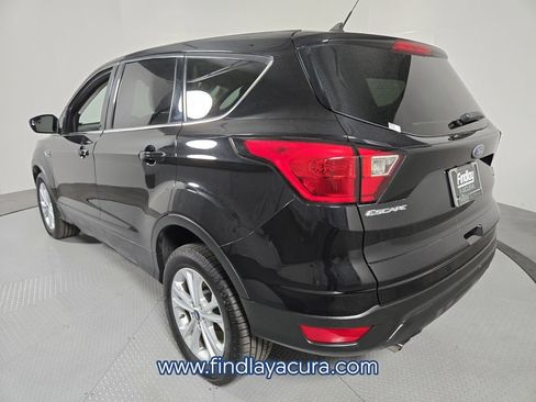 Used 2019 Ford Escape SE image 4