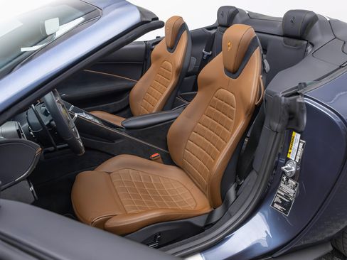 Used 2024 Ferrari Roma Spider RWD image 32
