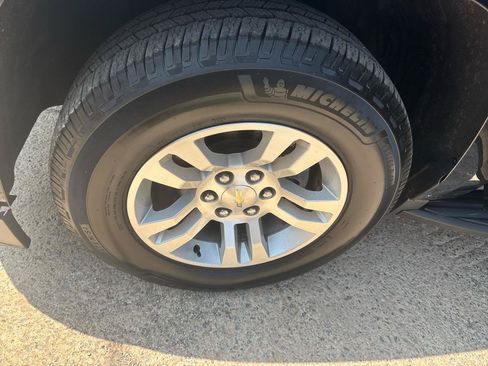 Used 2018 Chevrolet Suburban LT RWD image 40