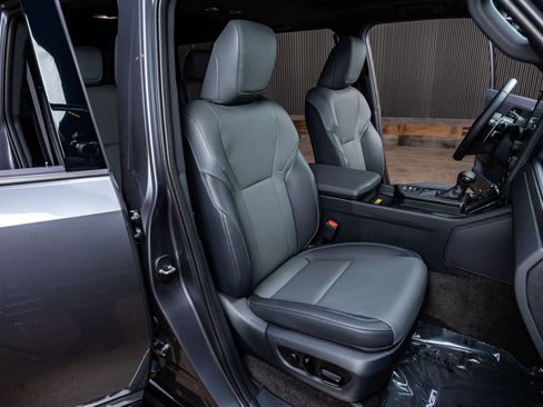 Used 2025 Lexus GX 550 w/ Cold Area Package image 31