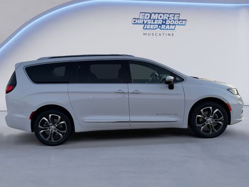 New 2026 Chrysler Pacifica Pinnacle image 6