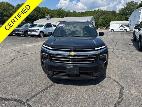 Used 2025 Chevrolet Traverse LT w/ LPO, Floor Liner Package FWD image 3