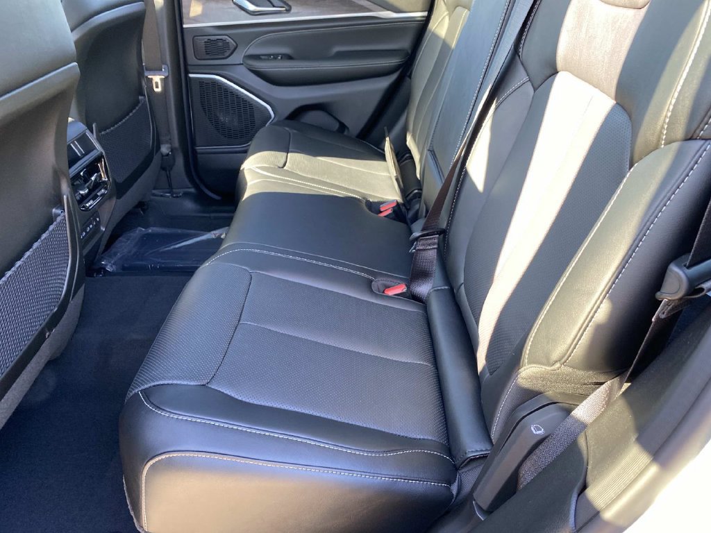 New 2027 Jeep Grand Cherokee Limited AWD/4WD image 7