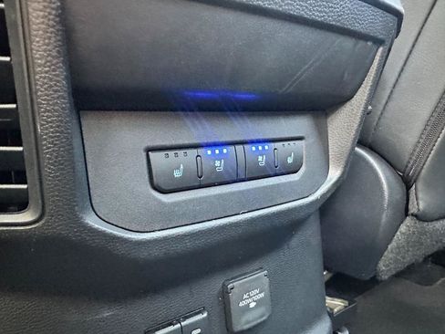 Used 2023 Toyota Tundra Platinum AWD/4WD image 21