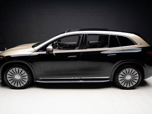 Used 2024 Mercedes-Benz Maybach EQS 680 4MATIC image 16